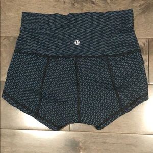 Lulu lemon in movement short